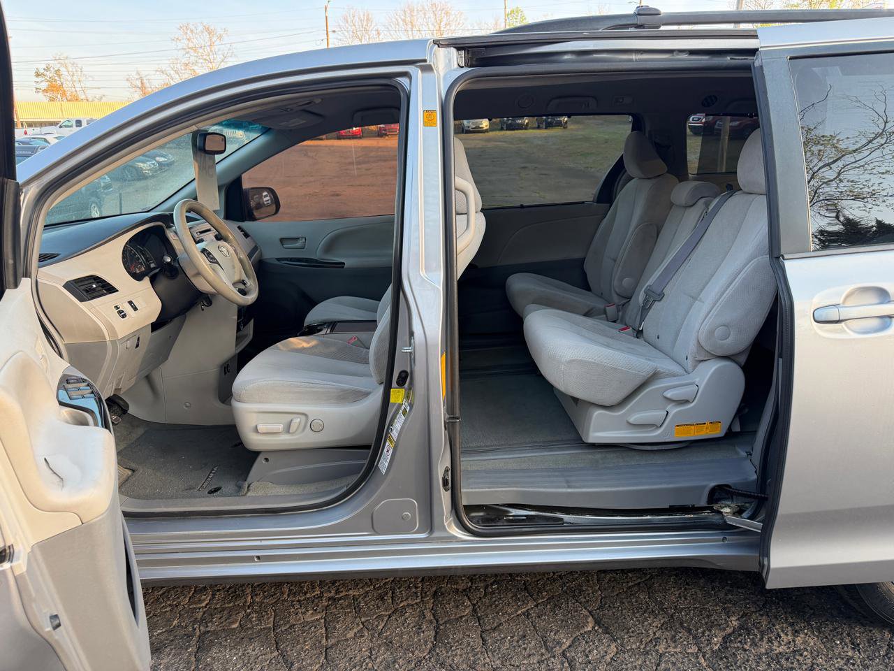 Used 2012 Toyota Sienna LE FWD image 13