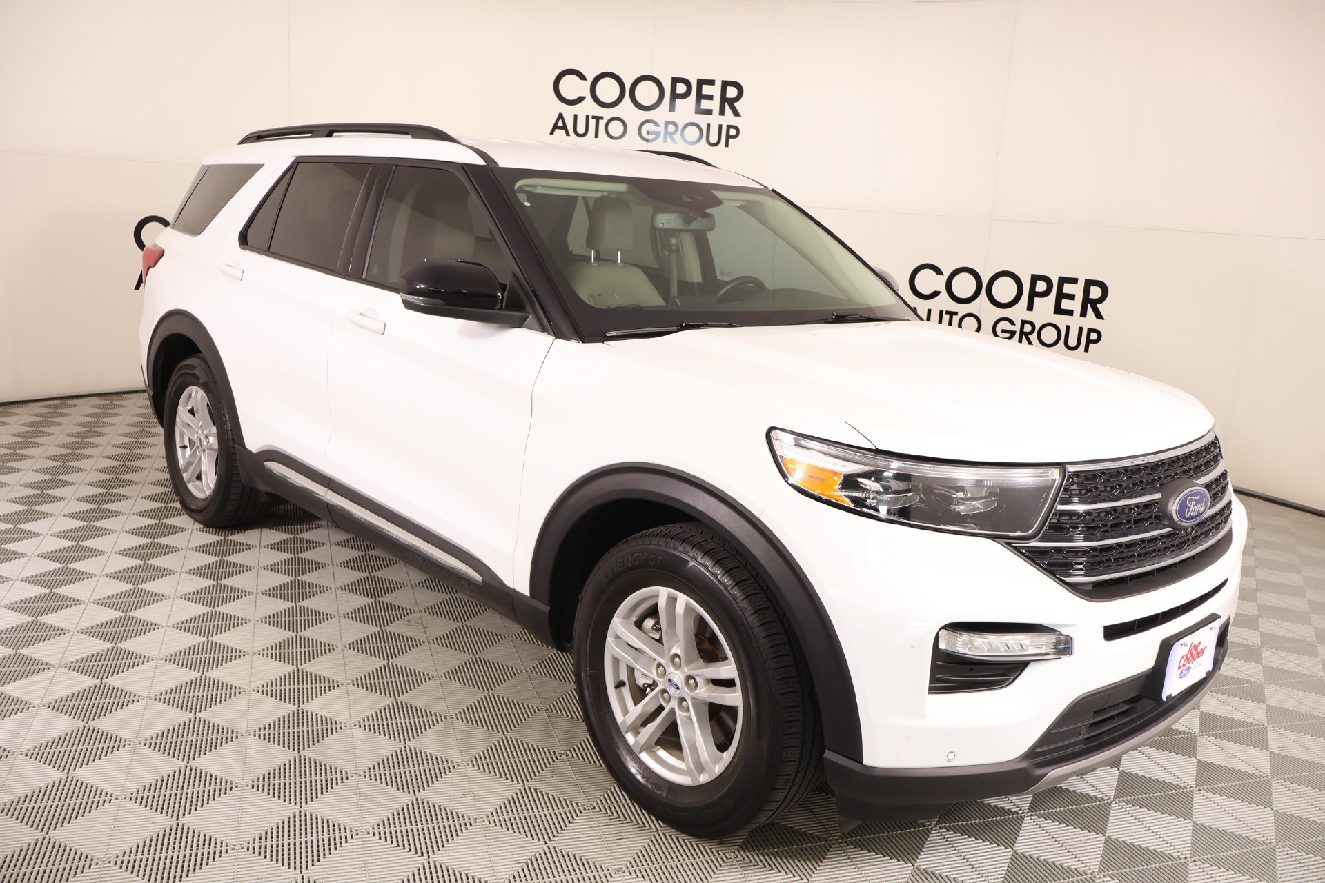 Used 2023 Ford Explorer XLT w/ Equipment Group 202A RWD image 1