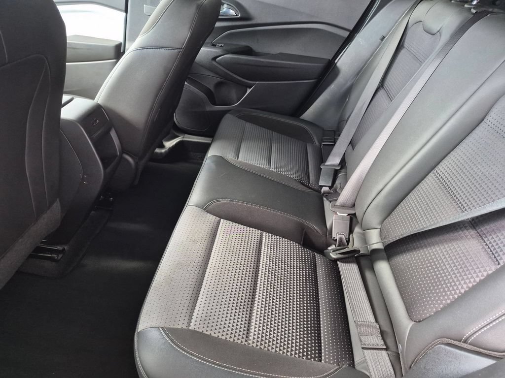 Used 2025 Chevrolet Trax LT w/ LT Convenience Package FWD image 27