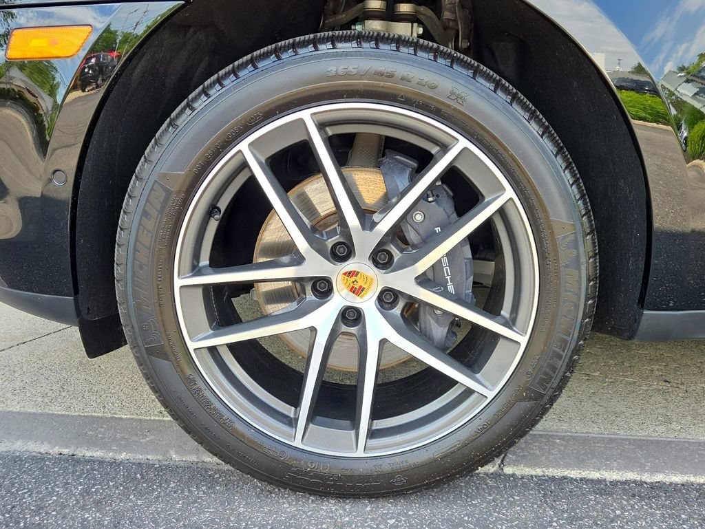Certified 2026 Porsche Macan AWD/4WD image 24