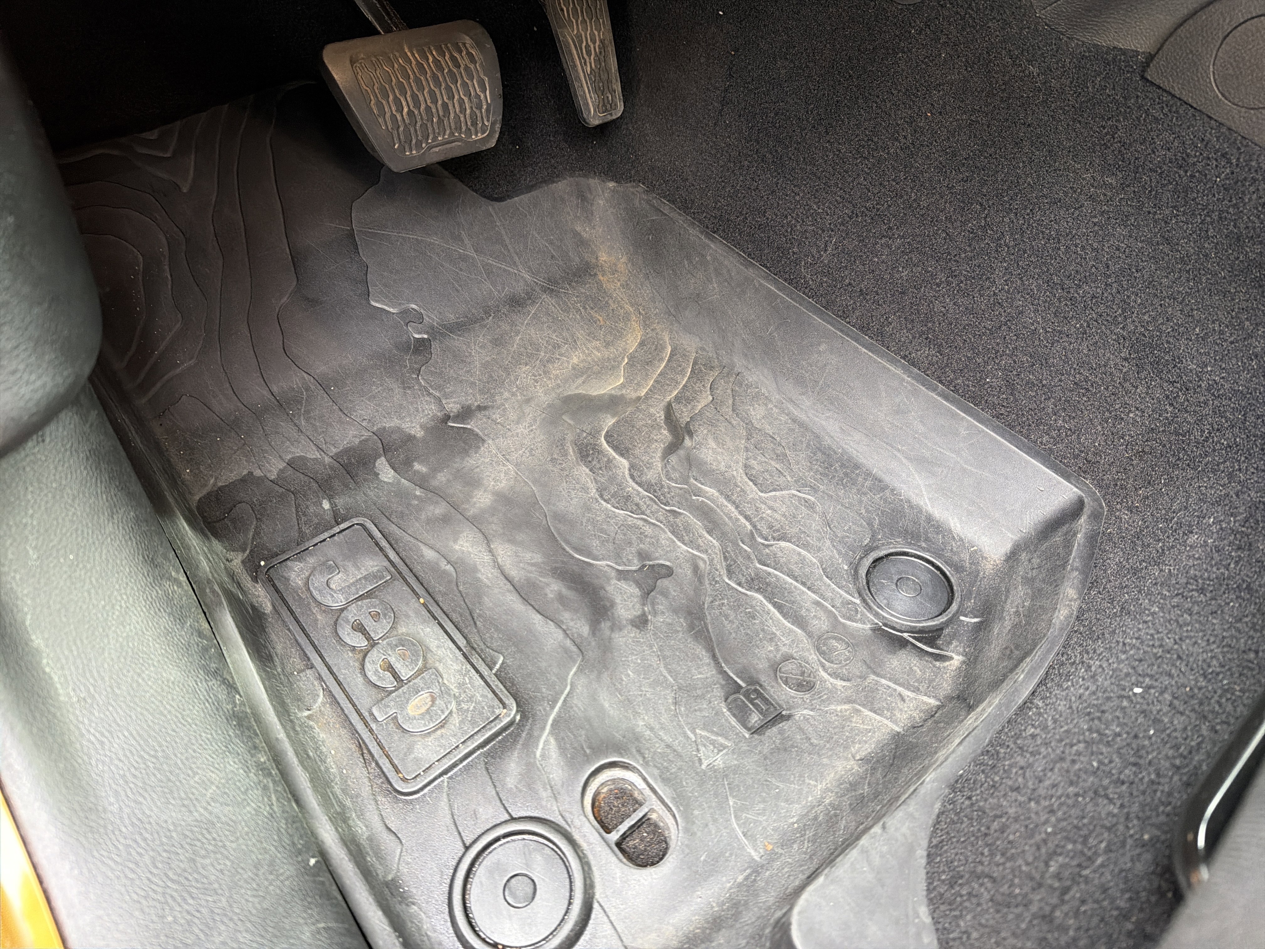 Used 2021 Jeep Gladiator Rubicon w/ Cold Weather Group image 17