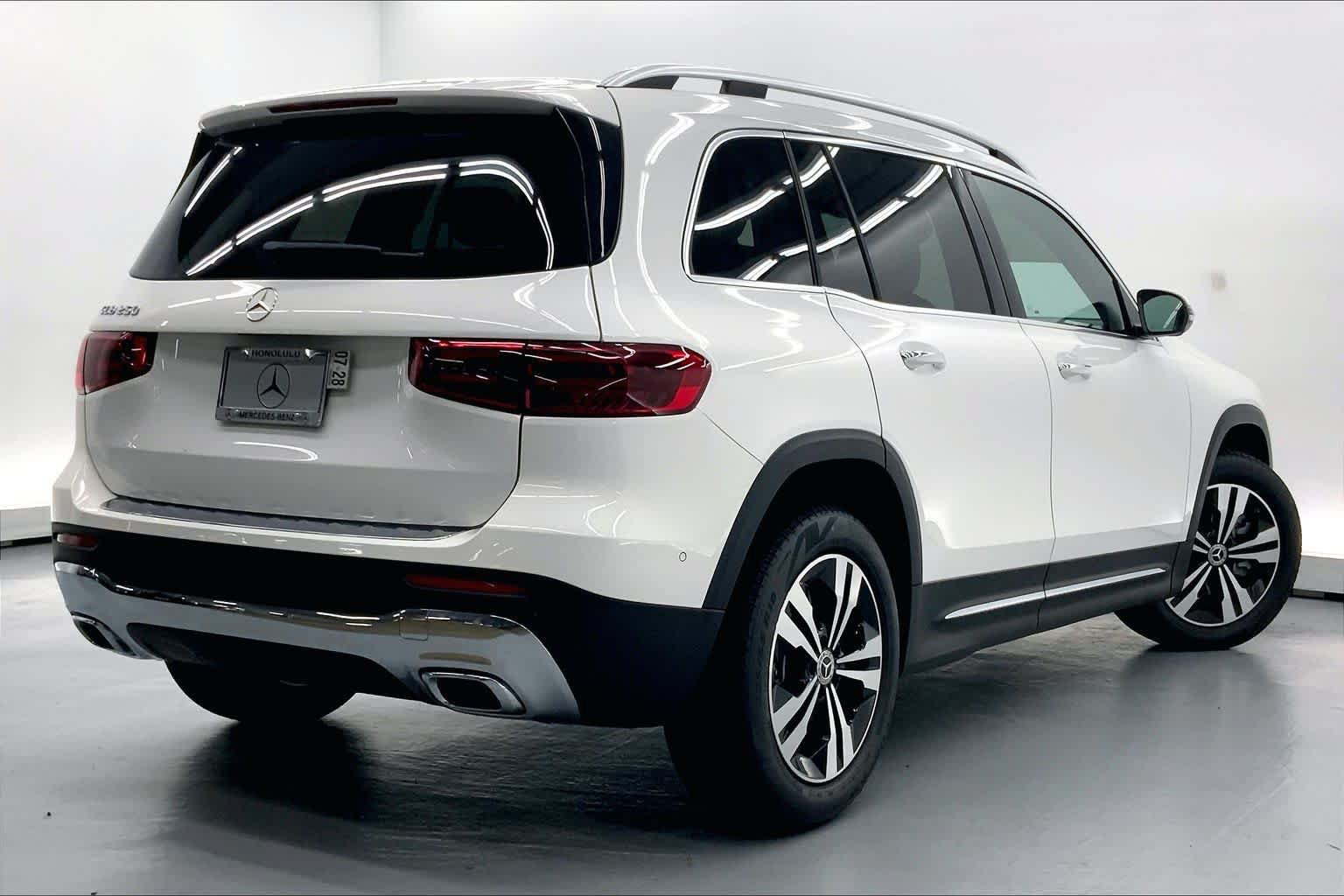 New 2026 Mercedes-Benz GLB 250 image 8