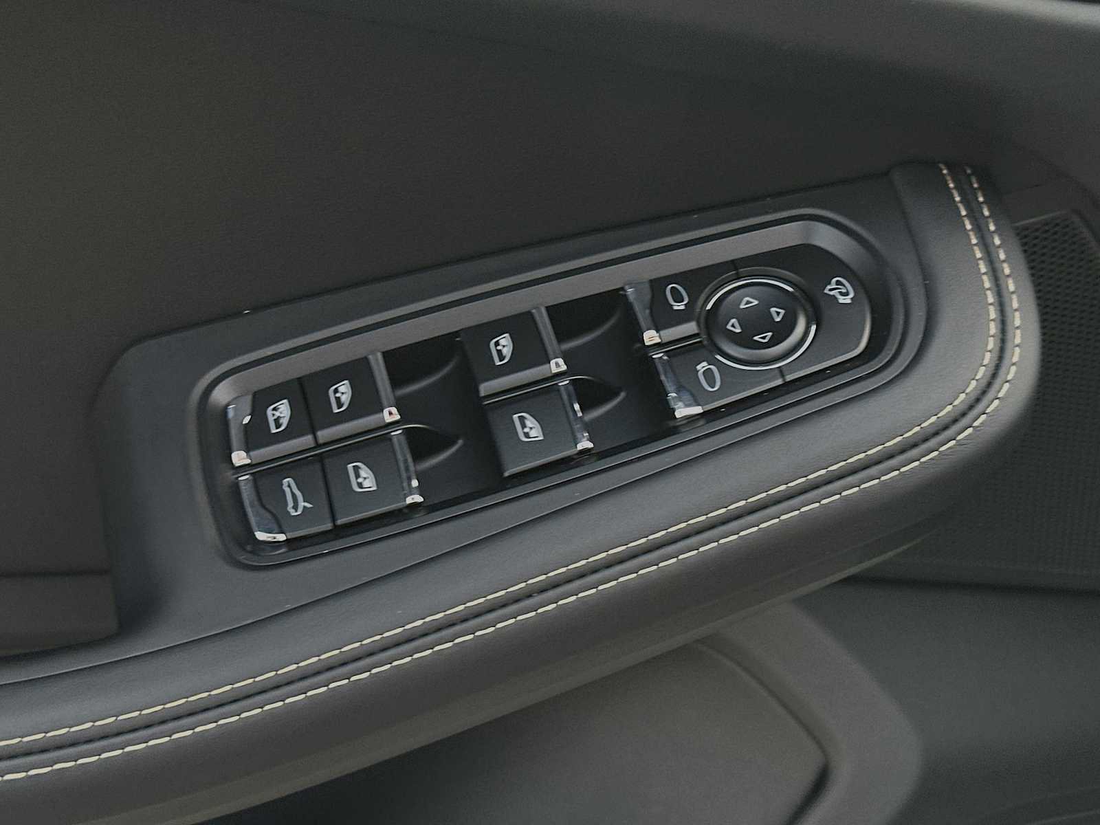 Used 2024 Porsche Macan S image 13