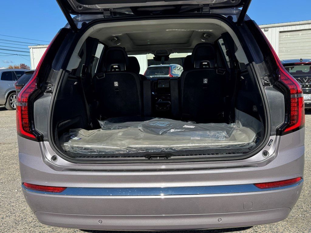 New 2026 Volvo XC90 T8 Plus w/ Protection Package Premier image 14