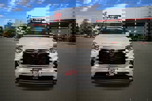 New 2026 Toyota Highlander Platinum image 7