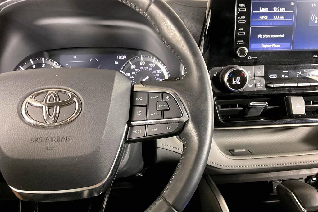 Used 2021 Toyota Highlander XLE image 19