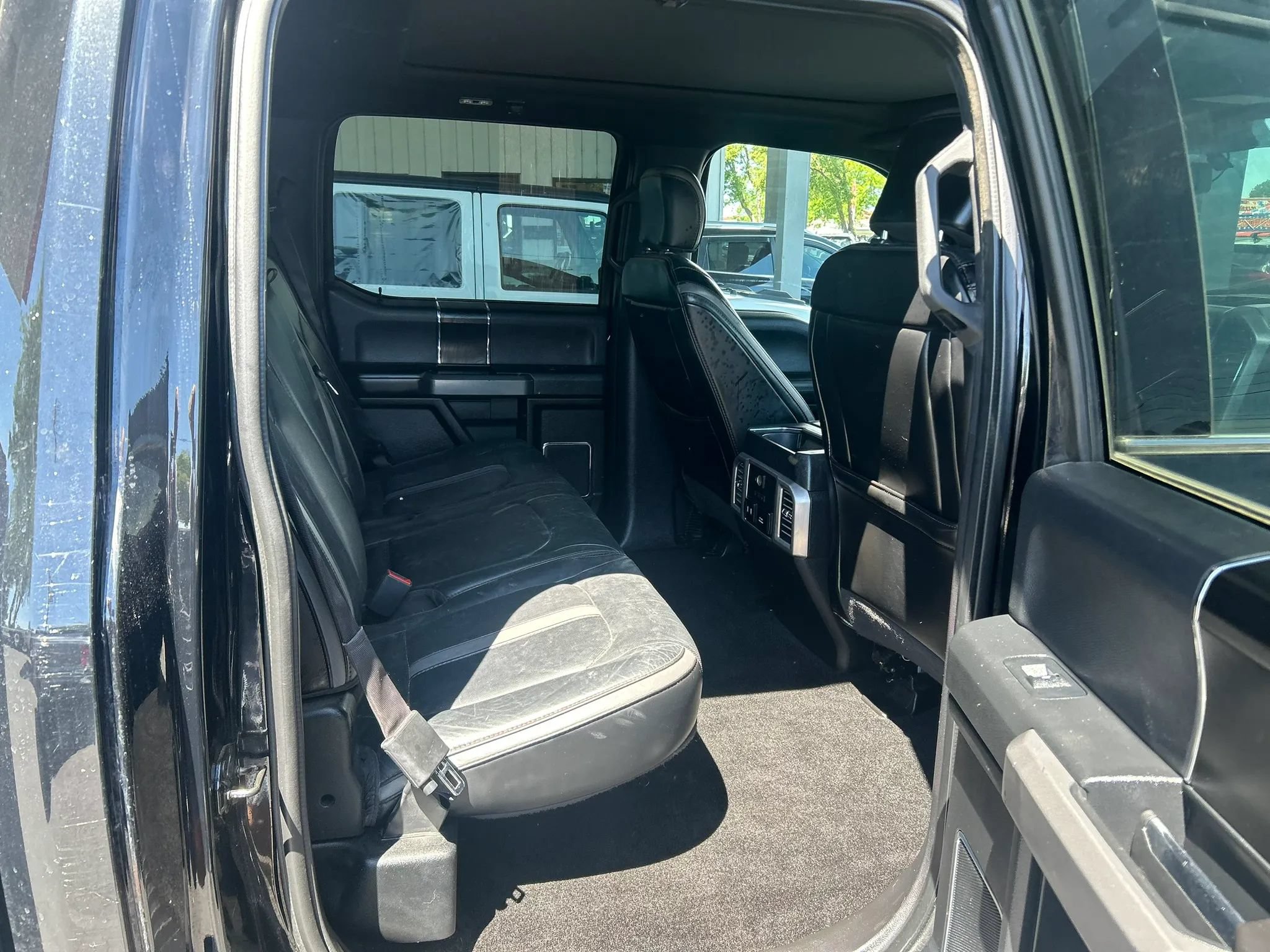 Used 2018 Ford F150 Platinum w/ Equipment Group 701A Luxury AWD/4WD image 8