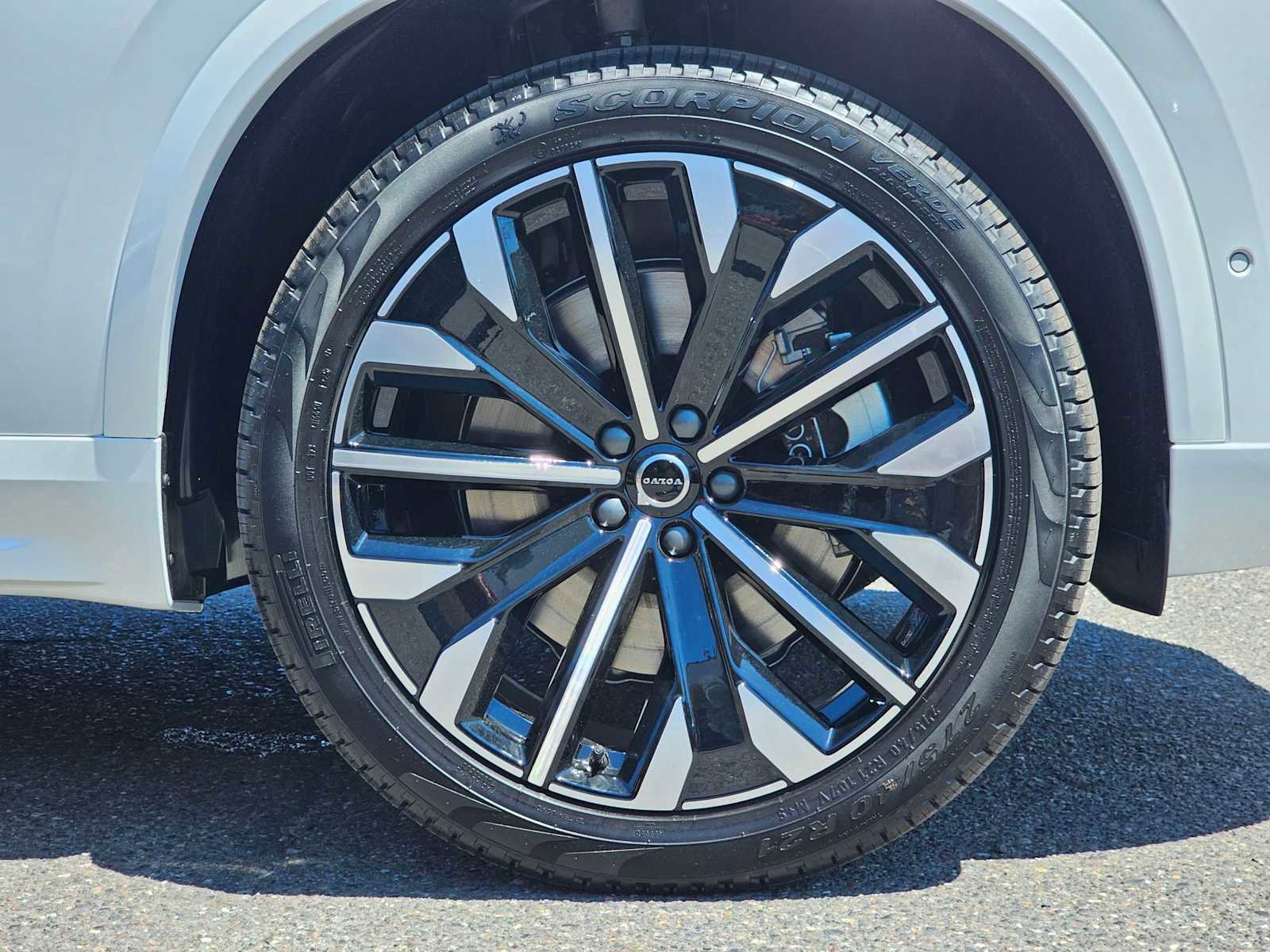New 2026 Volvo XC90 T8 Ultra w/ Protection Package image 9