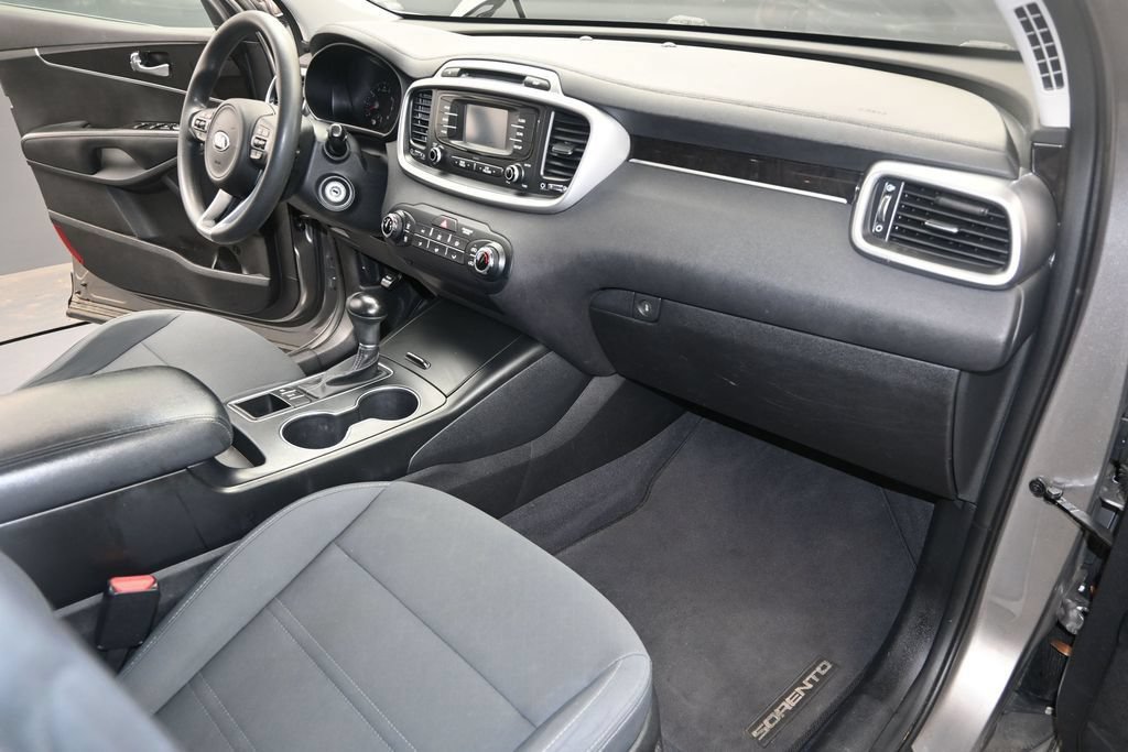 Used 2017 Kia Sorento AWD image 26