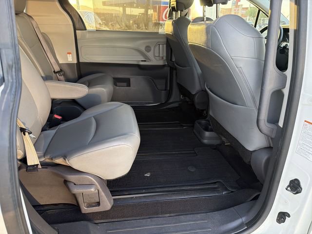 Used 2021 Toyota Sienna XLE w/ XLE Plus Package image 30