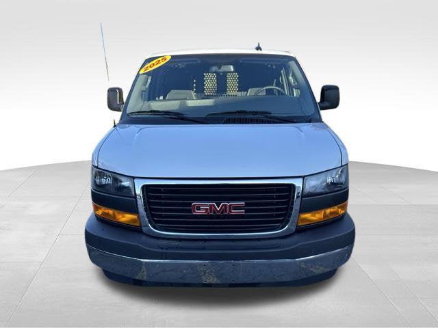 Used 2025 GMC Savana 2500 w/ Driver Convenience Package RWD image 2