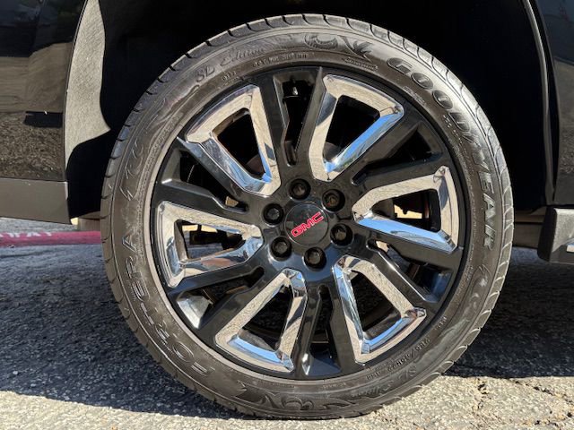 Used 2016 GMC Yukon Denali w/ Open Road Package image 11