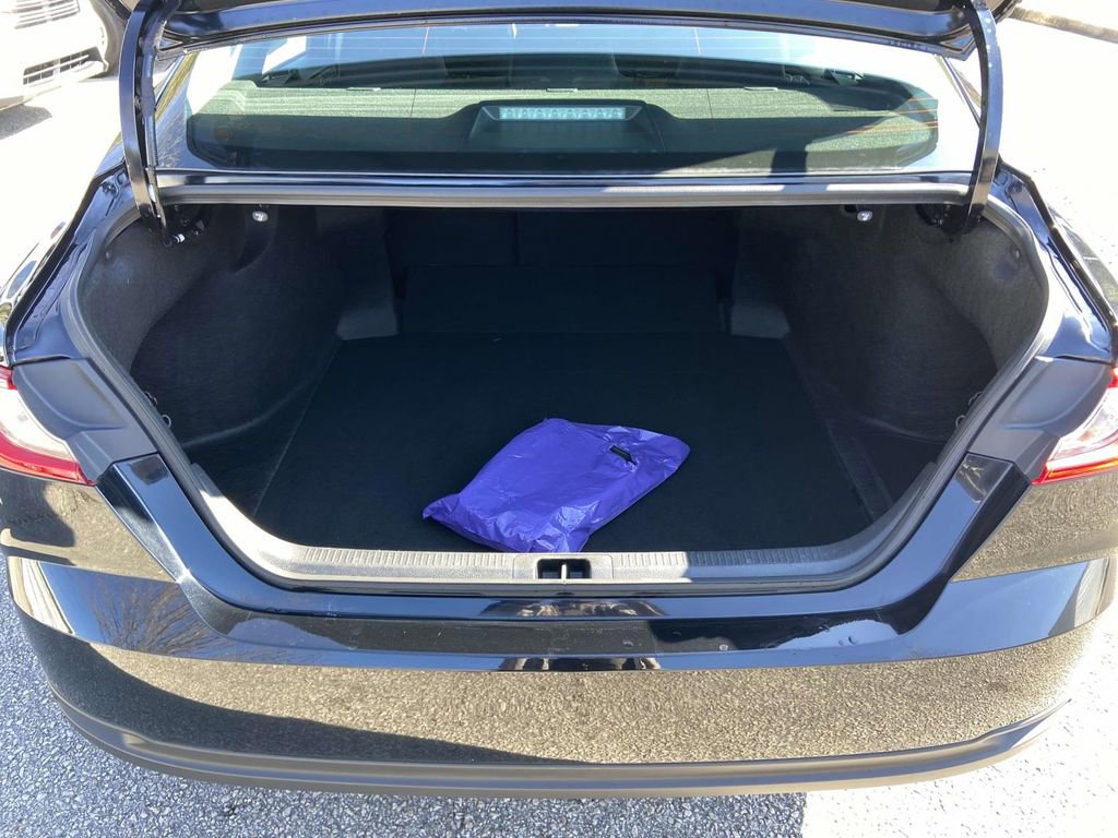 Used 2025 Toyota Camry LE image 9