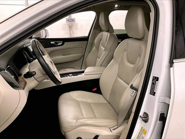 Used 2019 Volvo XC60 T5 Momentum w/ Multimedia Package AWD/4WD image 24