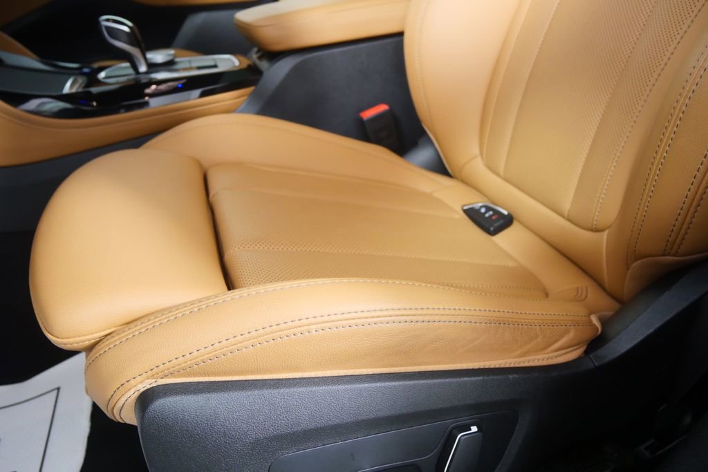 Certified 2025 BMW X4 xDrive30i image 9