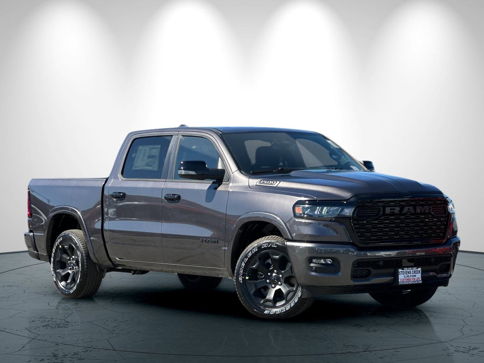 New 2026 RAM 1500 4x4 Crew Cab image 2