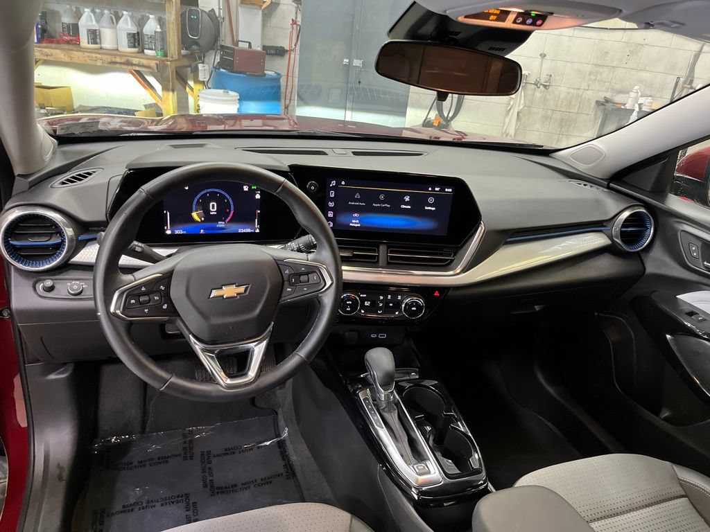 Used 2025 Chevrolet Trax LT w/ LT Convenience Package FWD image 18
