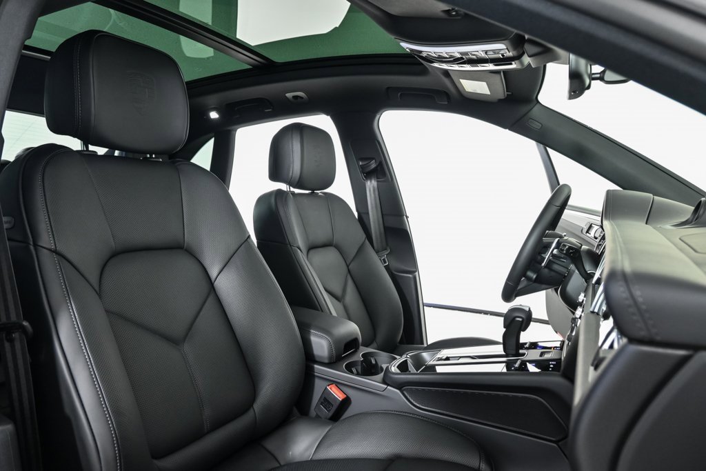 New 2026 Porsche Macan image 24
