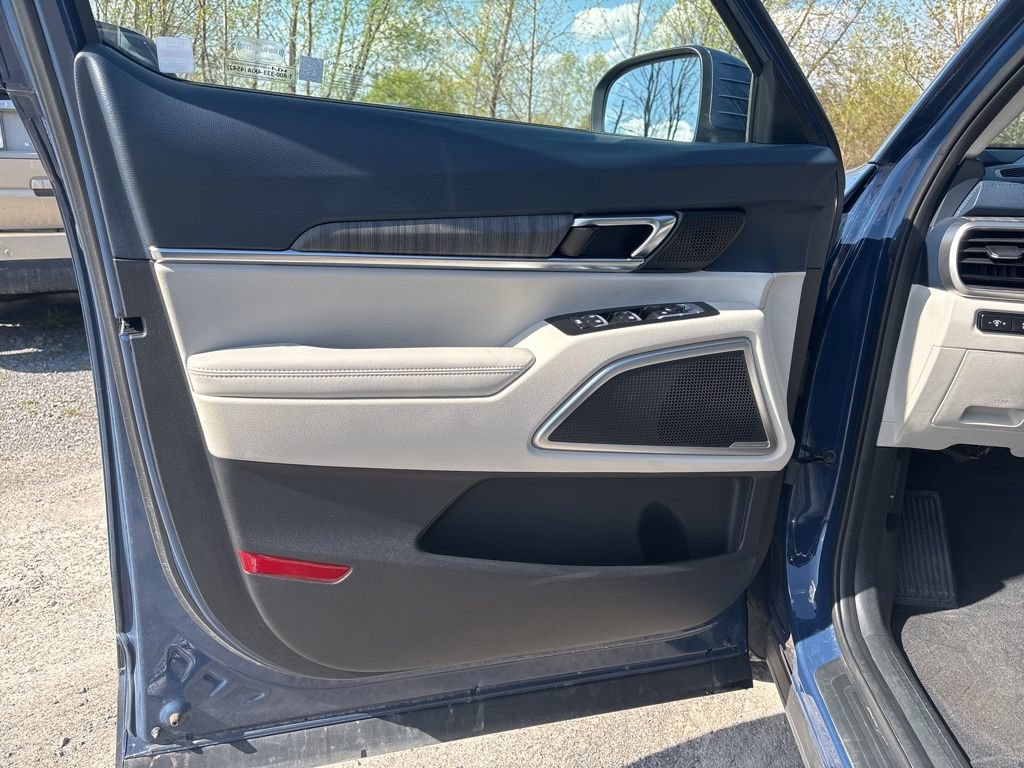 Certified 2024 Kia Telluride EX w/ EX Captain's Chair Package AWD/4WD image 24