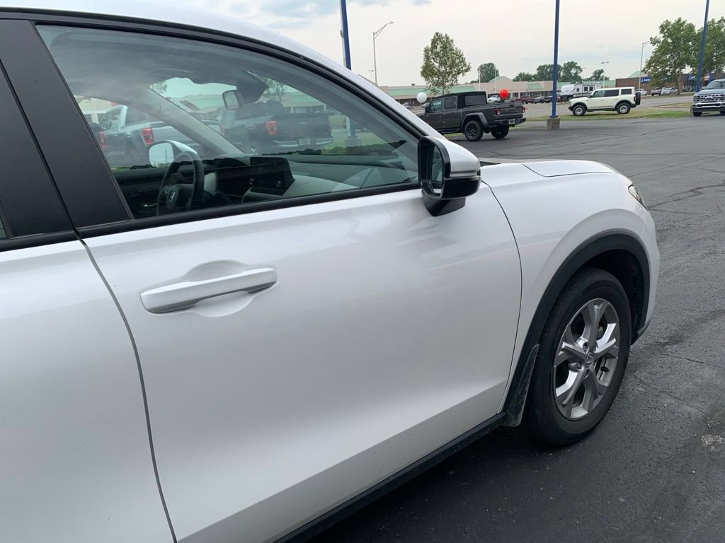 Used 2025 Honda HR-V LX image 13