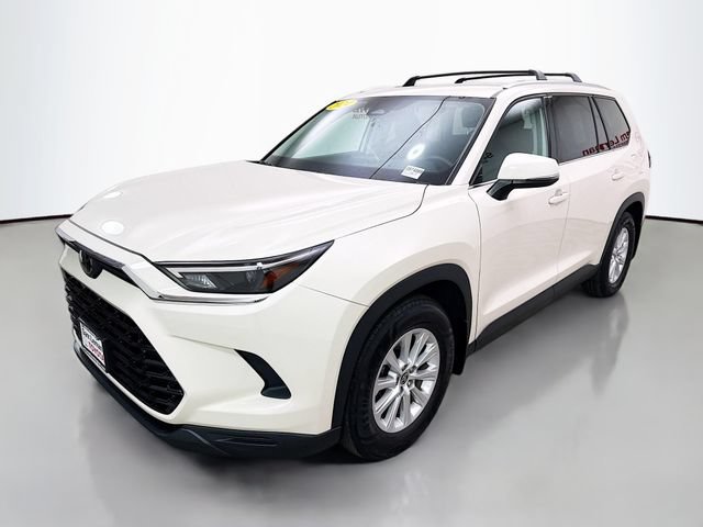 Used 2024 Toyota Grand Highlander AWD image 3