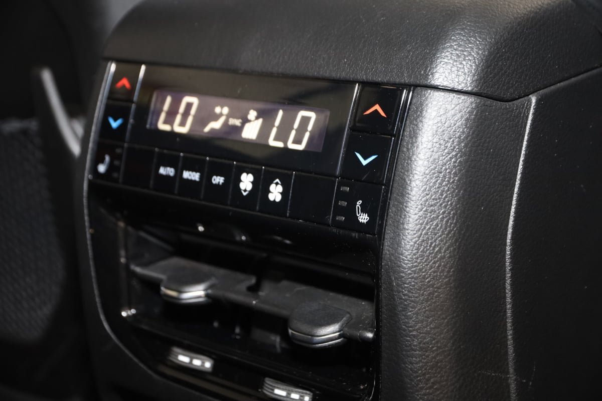 Used 2023 Jeep Grand Cherokee Overland w/ Luxury Tech Group IV AWD/4WD image 17