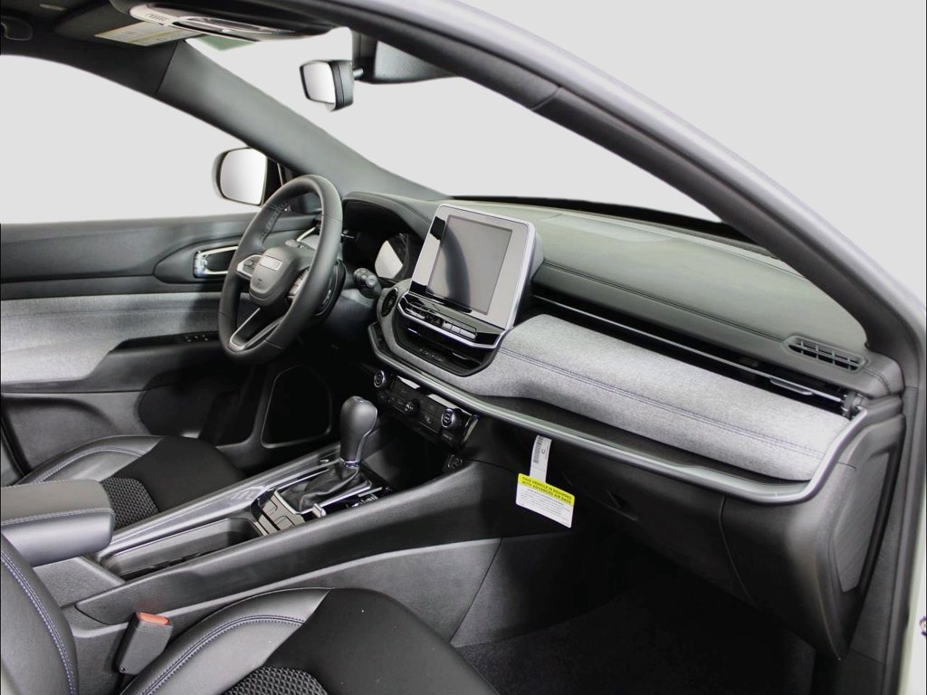 New 2025 Jeep Compass Latitude AWD/4WD image 37