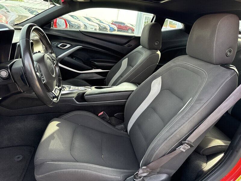 Used 2017 Chevrolet Camaro SS RWD image 17