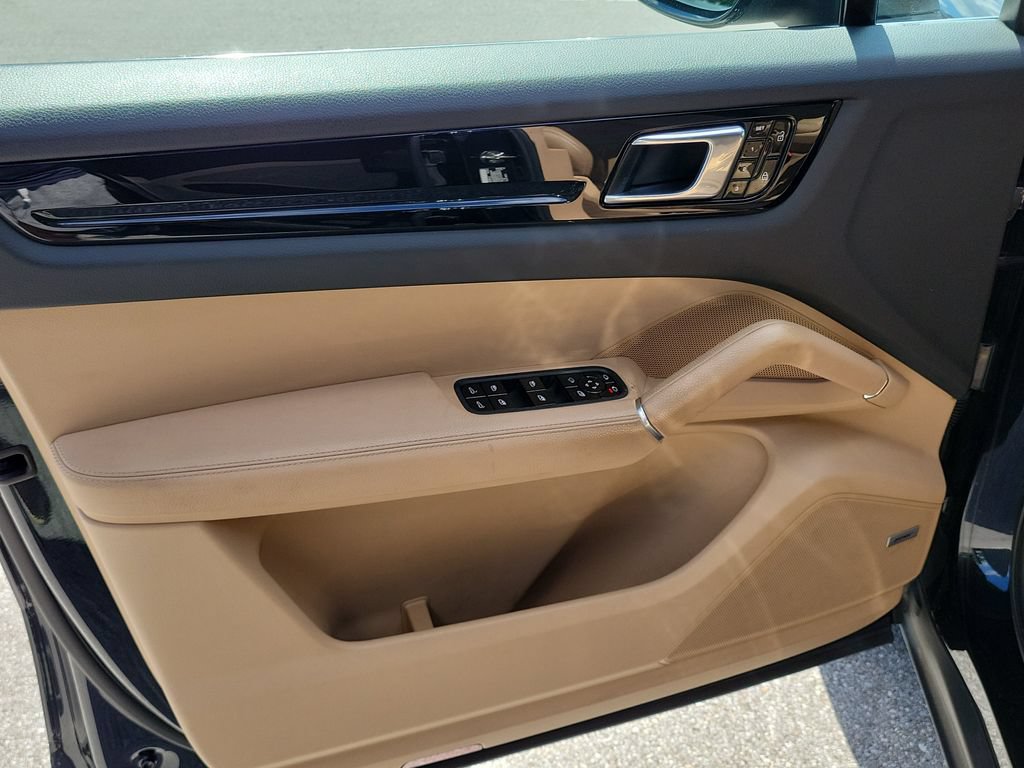 Certified 2019 Porsche Cayenne AWD/4WD image 24