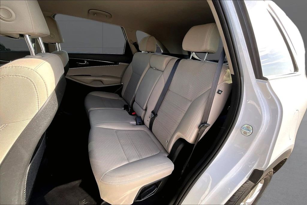 Used 2018 Kia Sorento LX image 25