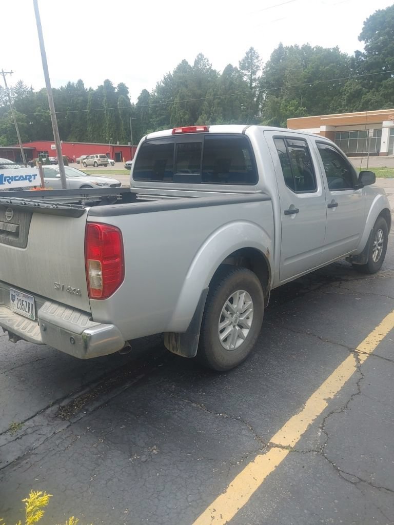 Used 2015 Nissan Frontier SV w/ SV Value Truck Package AWD/4WD image 4
