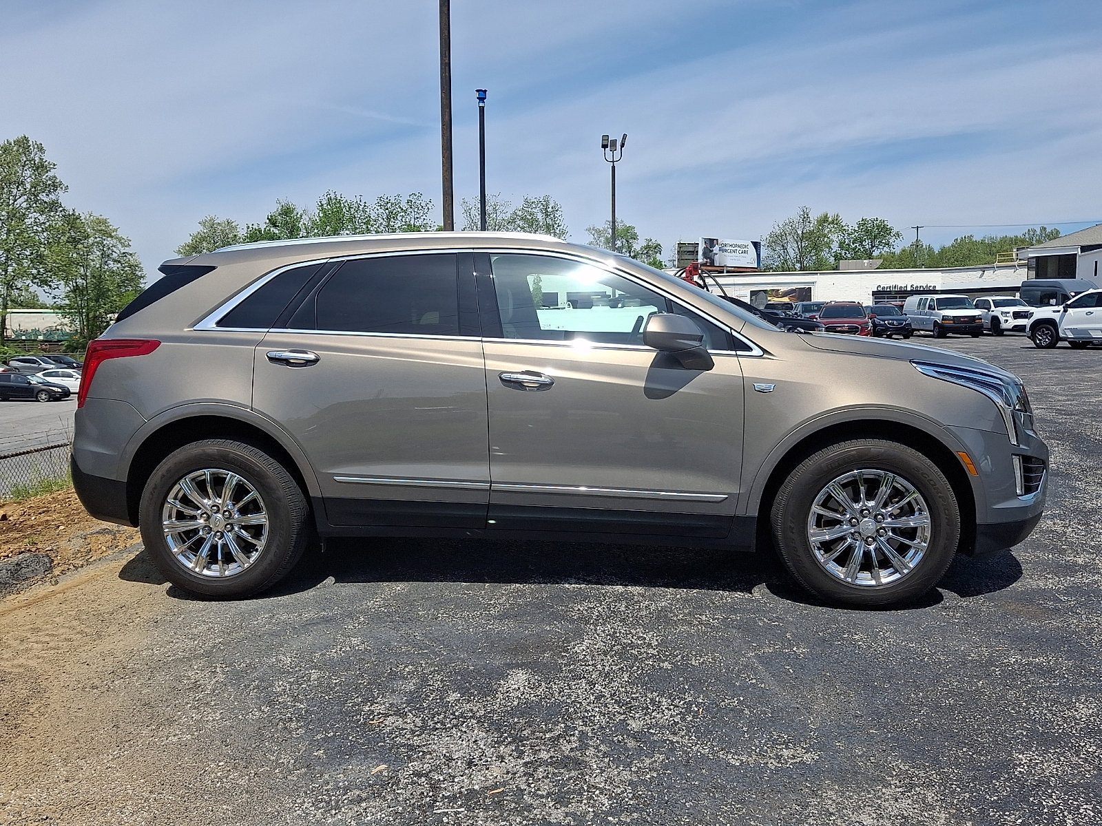 Used 2018 Cadillac XT5 Luxury w/ Driver Awareness Package FWD image 9