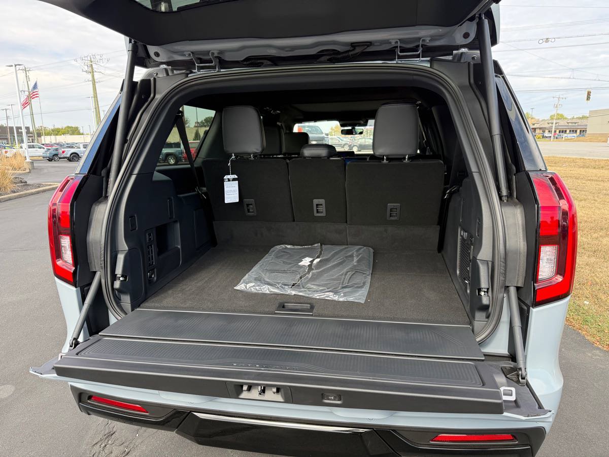 New 2025 Ford Expedition Max Platinum image 13