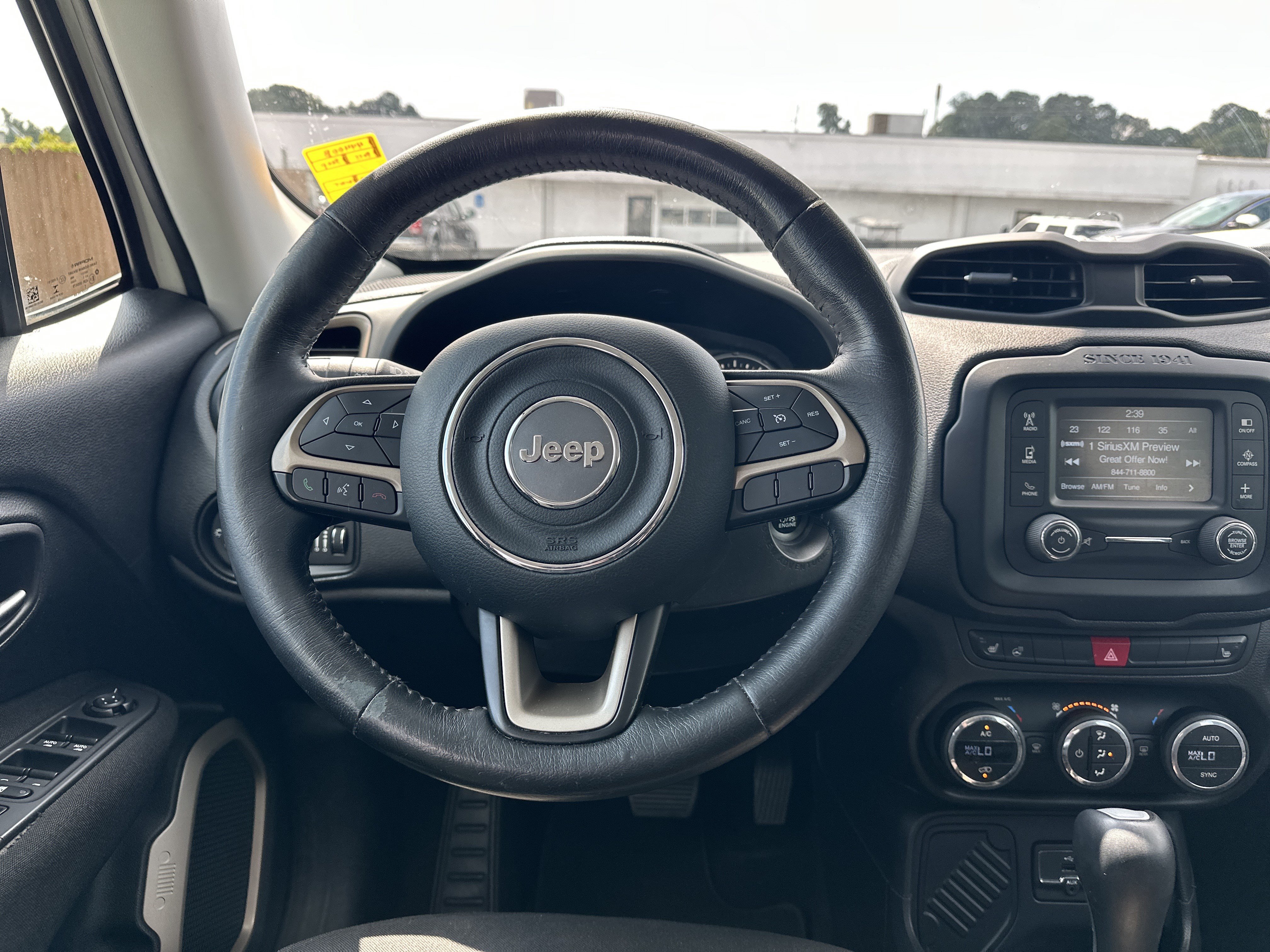 Used 2015 Jeep Renegade Latitude w/ Popular Equipment Group FWD image 17
