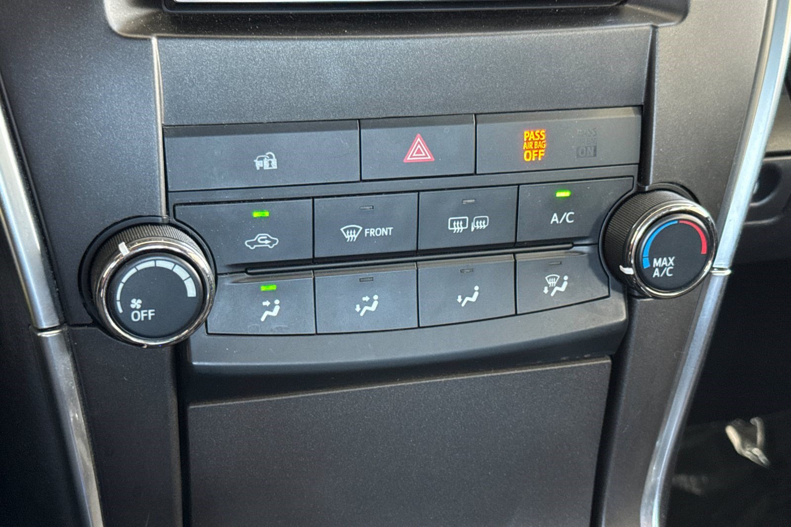 Used 2016 Toyota Camry LE FWD image 25