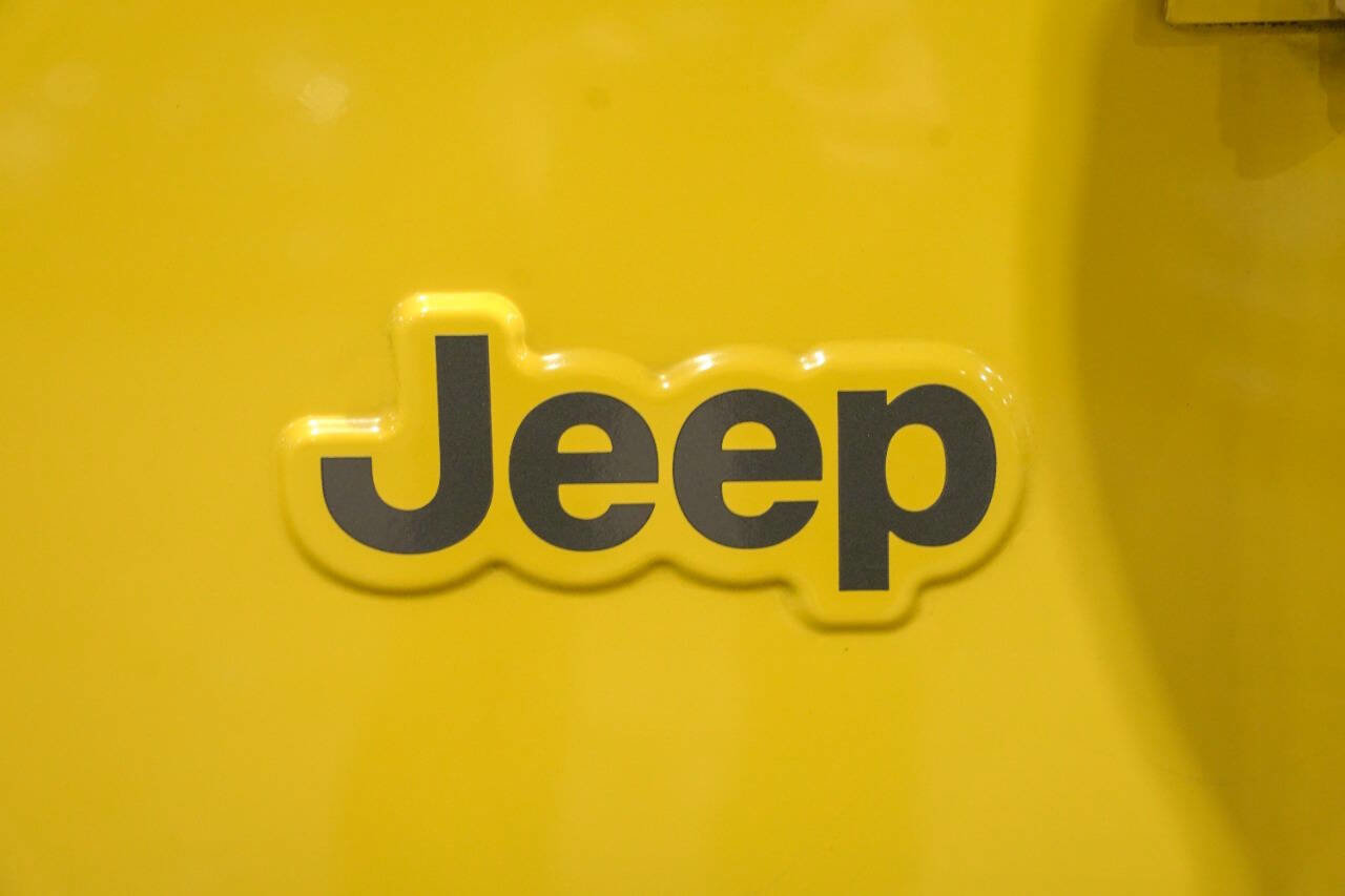 Used 2000 Jeep Wrangler Sport image 35