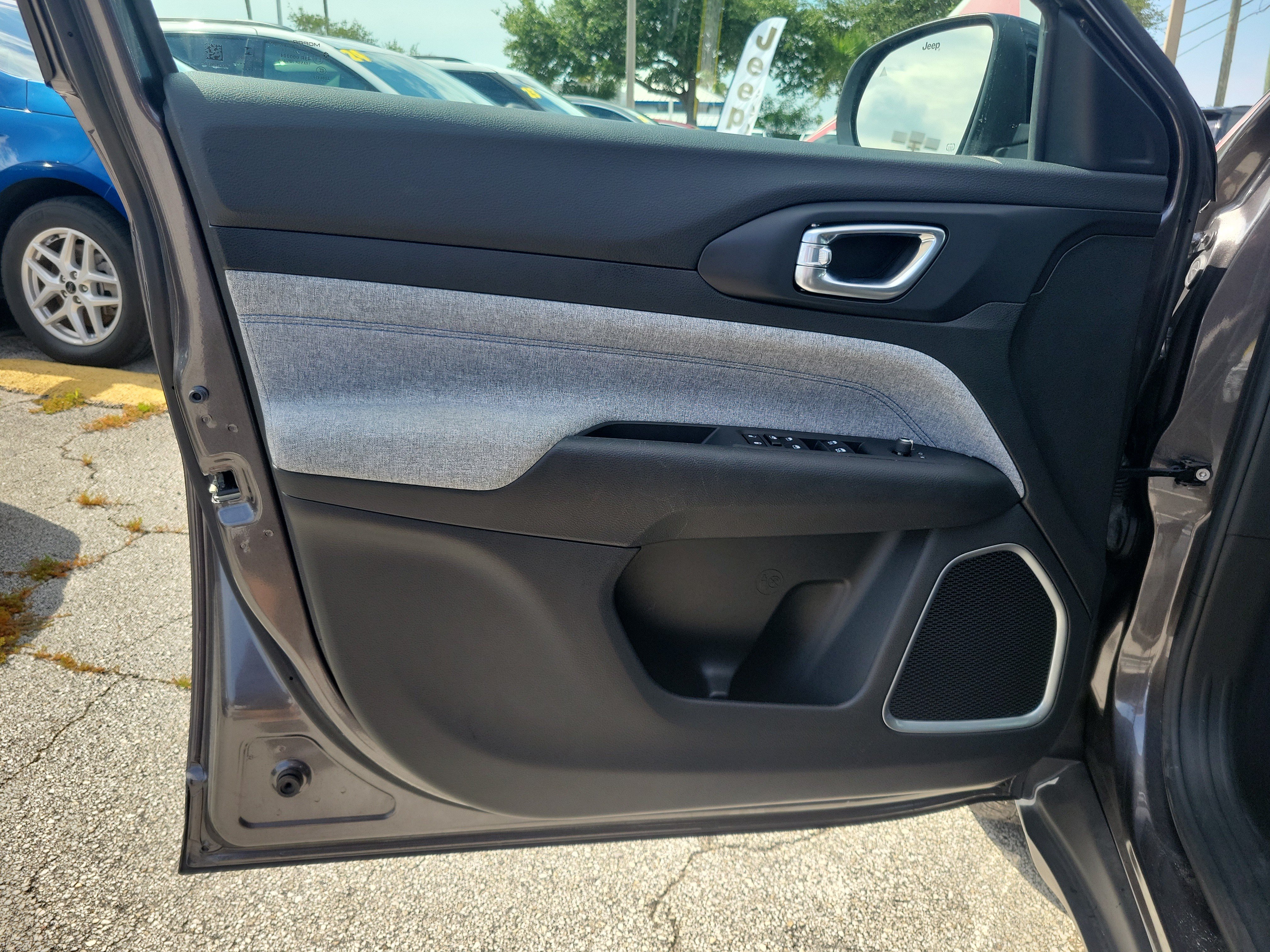 Used 2022 Jeep Compass Latitude w/ Convenience Group FWD image 14
