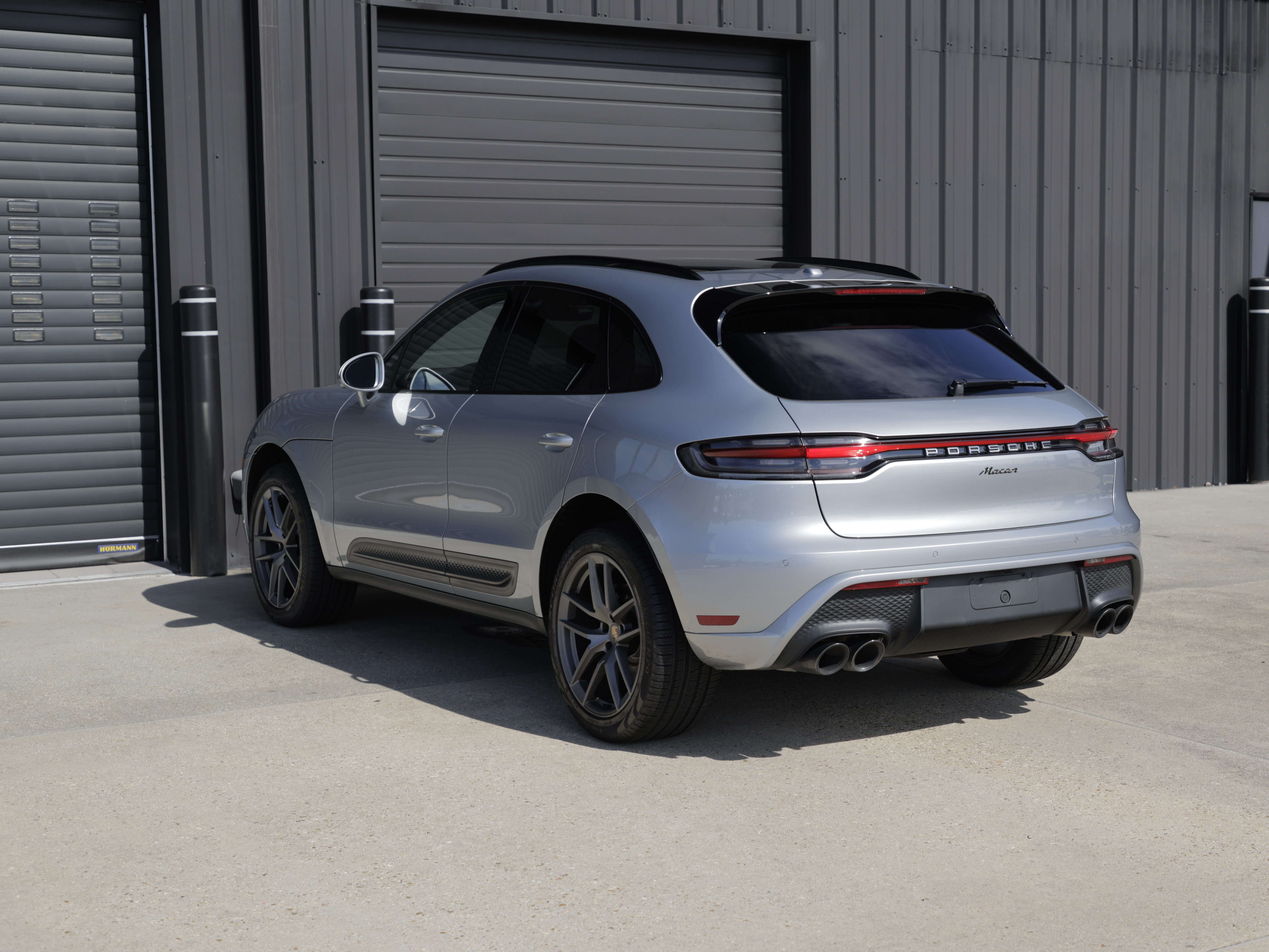 Certified 2023 Porsche Macan Turbo AWD/4WD image 3