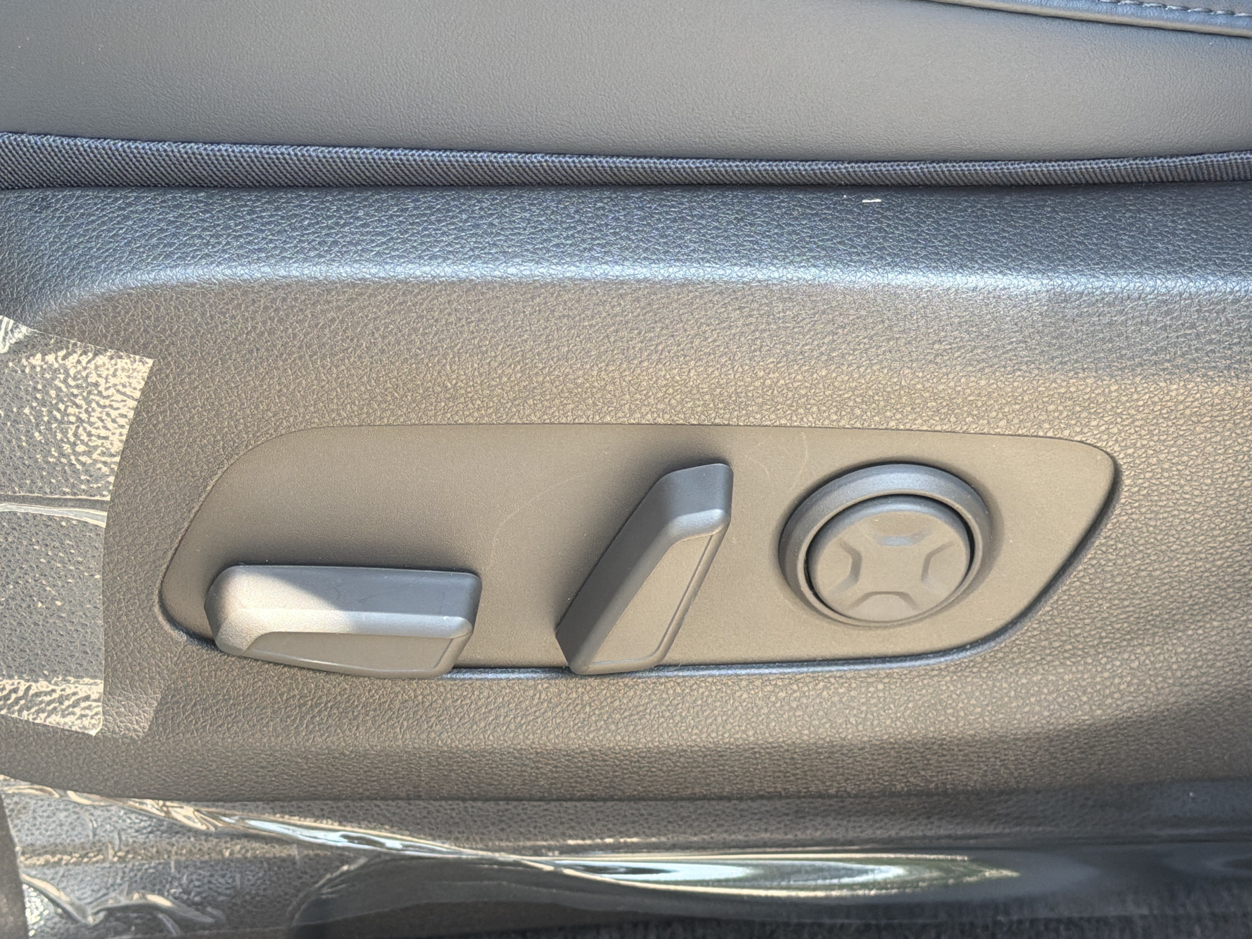 New 2026 Kia Carnival EX FWD image 18