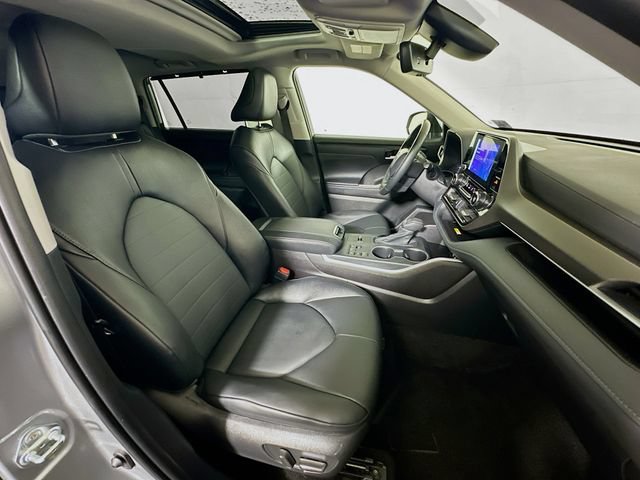 Certified 2025 Toyota Highlander XLE FWD image 29