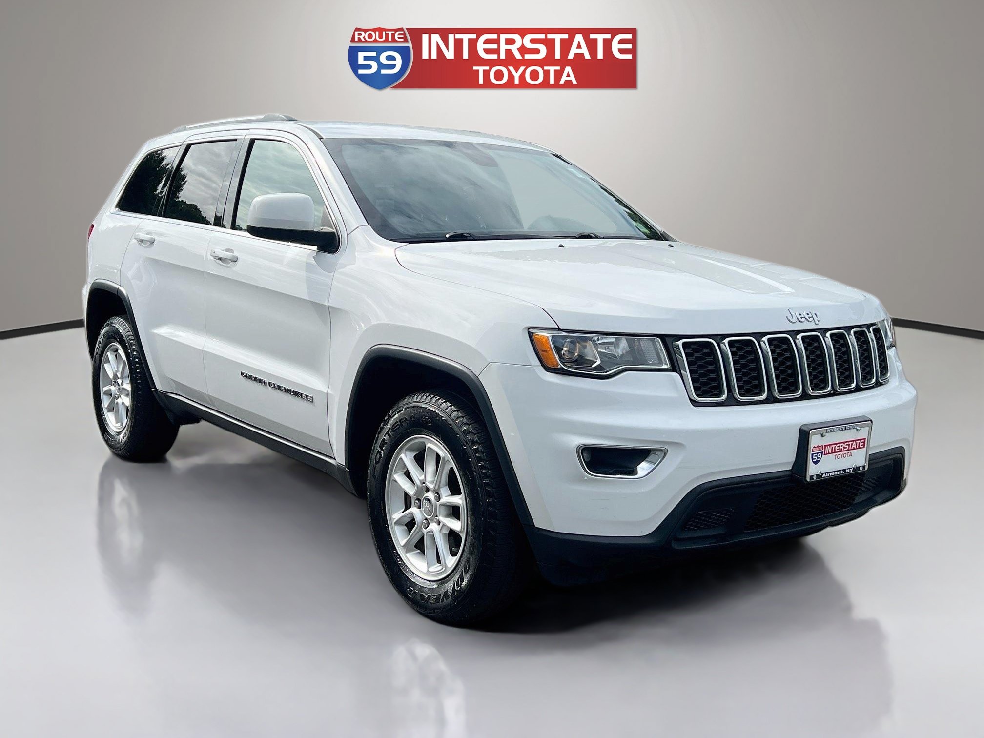 Used 2019 Jeep Grand Cherokee Laredo AWD/4WD image 1