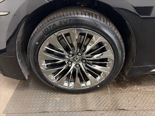 Used 2019 Lexus LS 500 w/ Interior Upgrade Package image 42