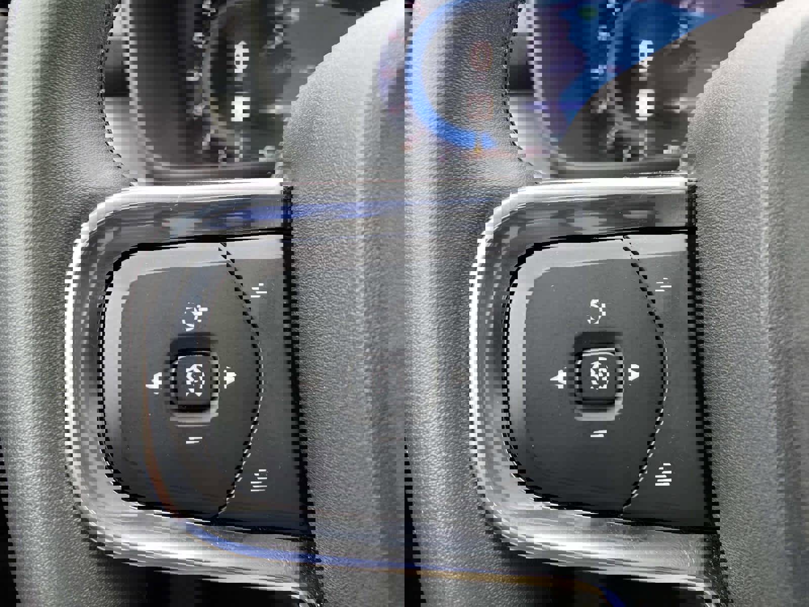 Used 2024 Volvo XC40 B5 Core image 19