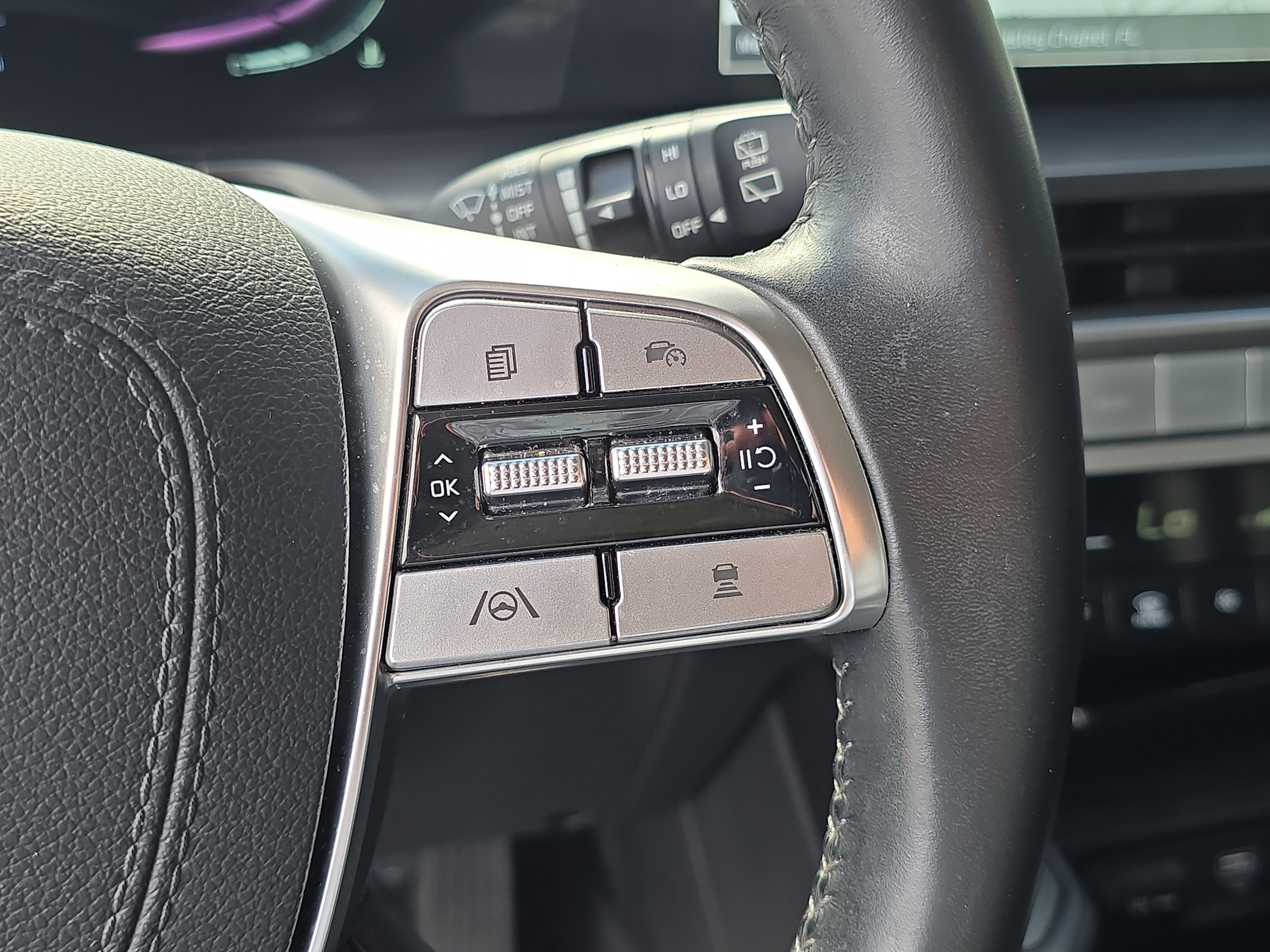Certified 2024 Kia Telluride S w/ S Sunroof Package FWD image 32