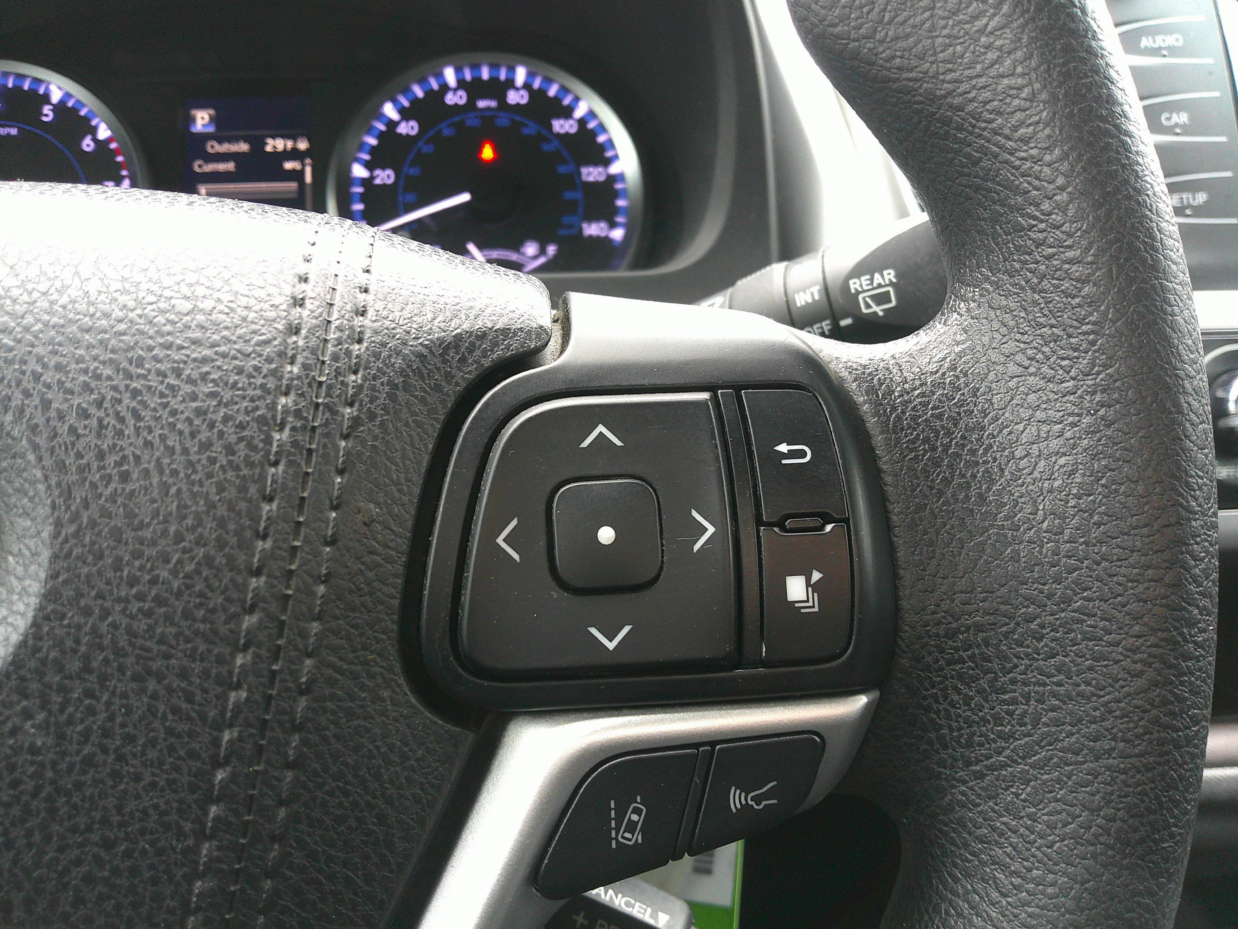 Used 2017 Toyota Highlander LE image 23