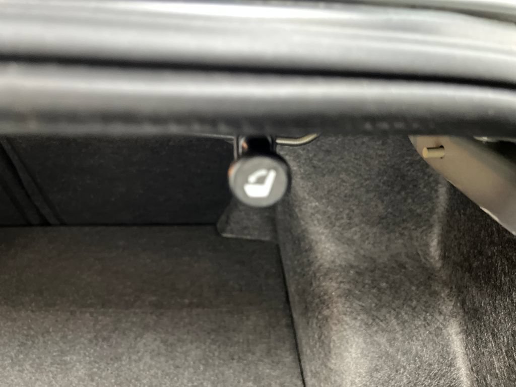 Used 2025 Nissan Altima 2.5 SV FWD image 35