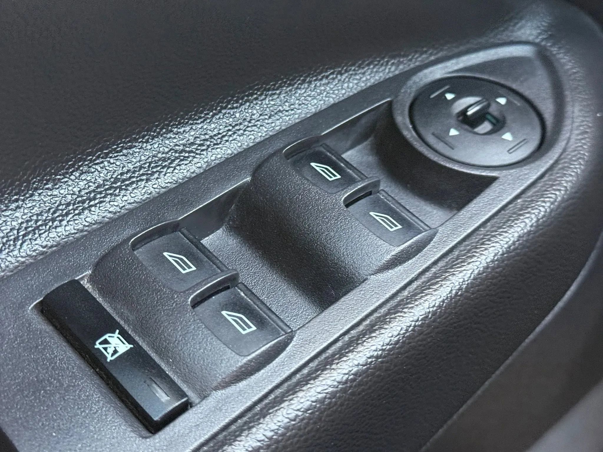 Used 2013 Ford Escape SE image 24