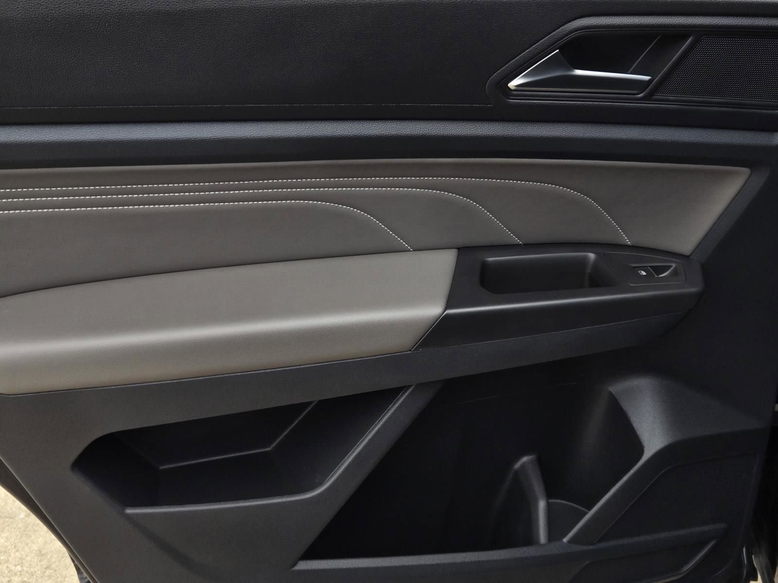 Used 2022 Volkswagen Atlas Cross Sport SEL R-Line w/ Cross Sport MDO Package image 14