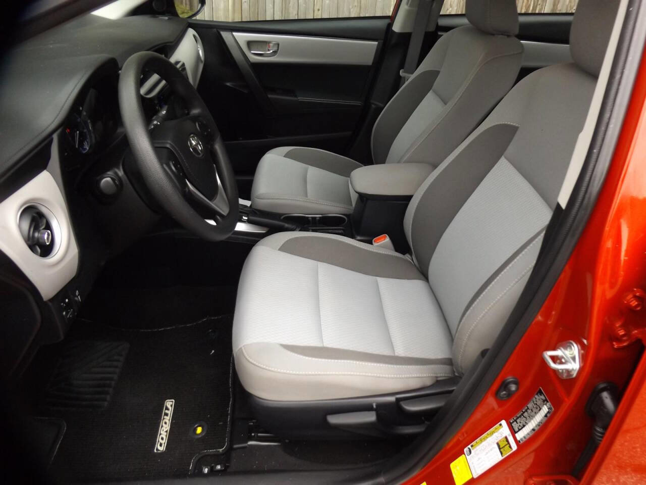 Used 2017 Toyota Corolla LE image 17