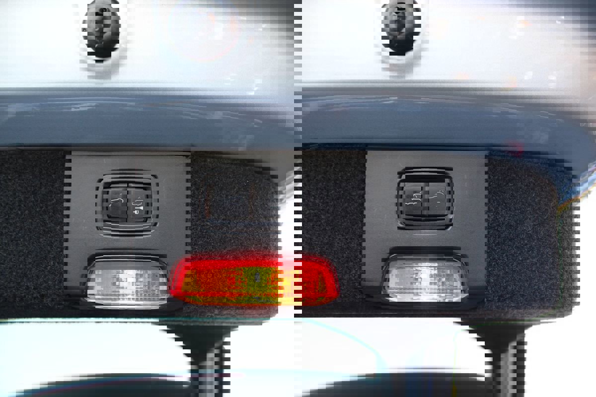 Used 2018 Porsche Cayenne Platinum Edition image 36